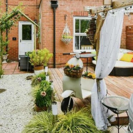 Cosy Garden Flat, Private Hot Tub & Four Poster Bed Apartment ยอร์ค ภายนอก รูปภาพ