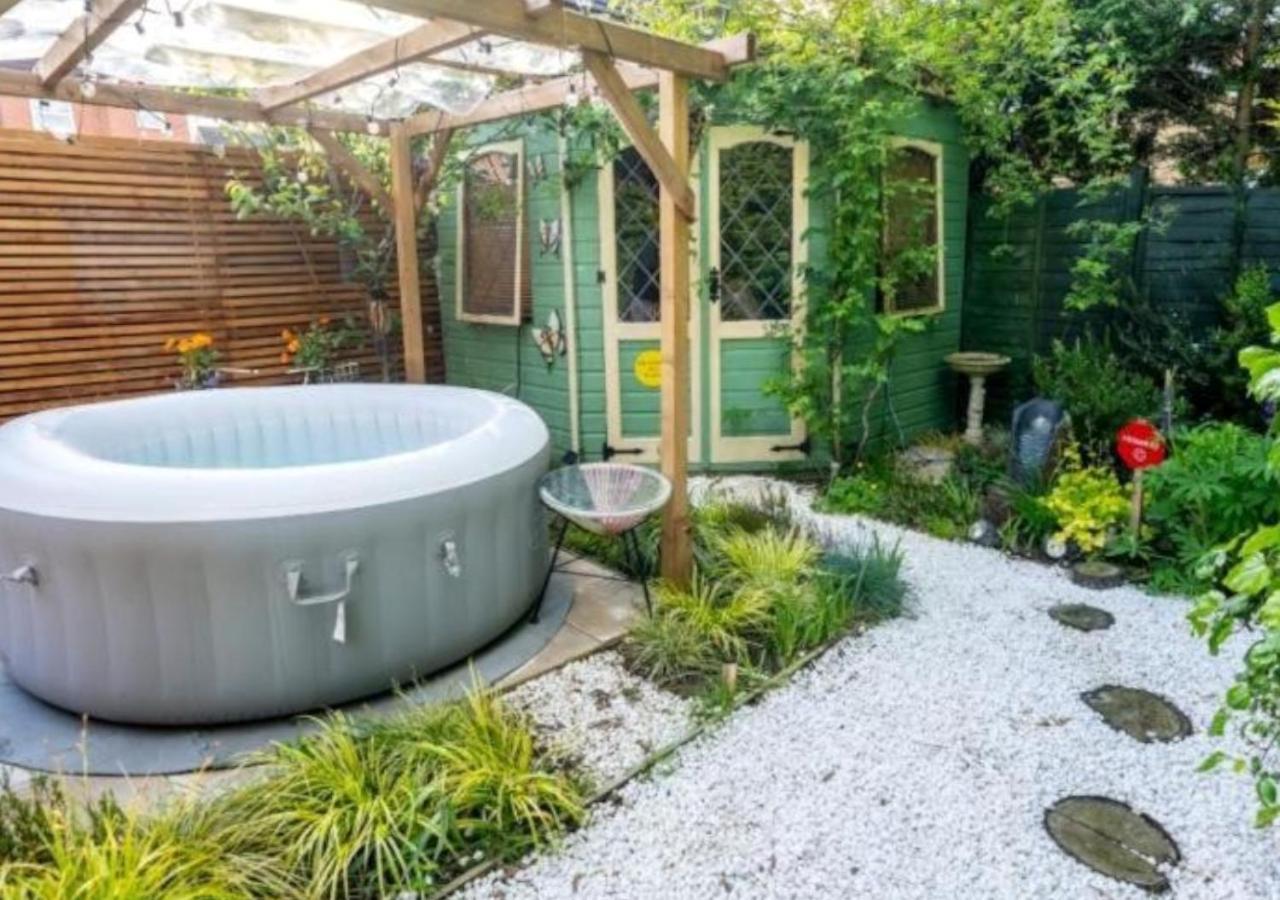 Cosy Garden Flat, Private Hot Tub & Four Poster Bed Apartment ยอร์ค ภายนอก รูปภาพ